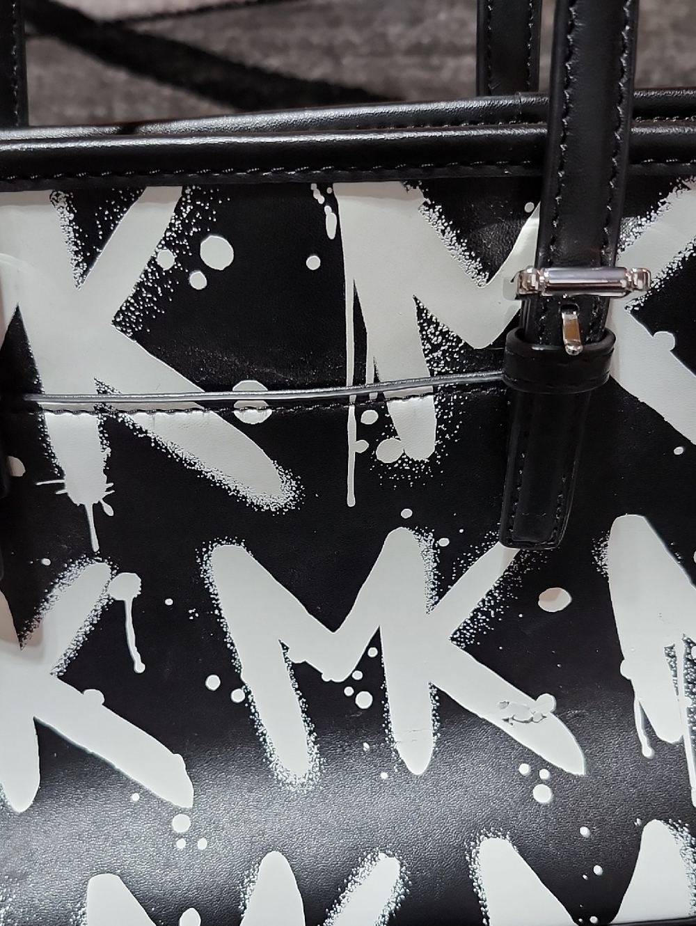 MICHAEL KORS NEW YORK CITY BLK & WHITE GRAFFITI LOGO PRINT XS MINI CROSSBODY BAG - Picture 9 of 16